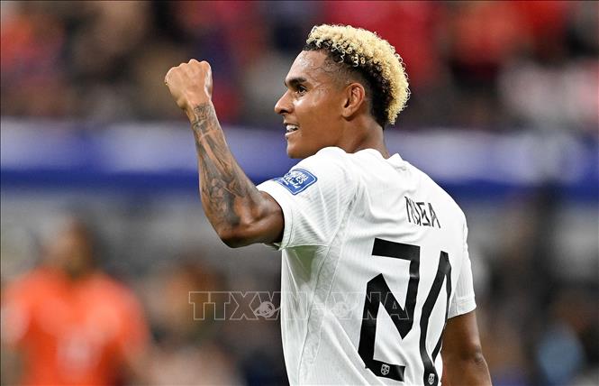 Tiền vệ Antonio Nusa (số 20) ăn mừng sau pha ghi bàn mở tỉ số cho đội tuyển Na Uy ở phút 39. Ảnh: THX/TTXVN phát
