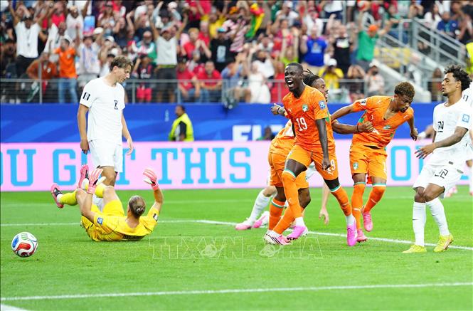 Tiền đạo Amad Diallo (số 15) ăn mừng sau khi ghi bàn cân bằng tỉ số 1-1 cho Ivory Coast ở phút 74. Ảnh: THX/TTXVN phát