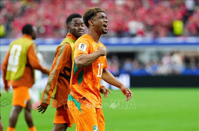 Tiền đạo Amad Diallo (số 15) ăn mừng sau khi ghi bàn cân bằng tỉ số 1-1 cho Ivory Coast ở phút 74. Ảnh: THX/TTXVN phát