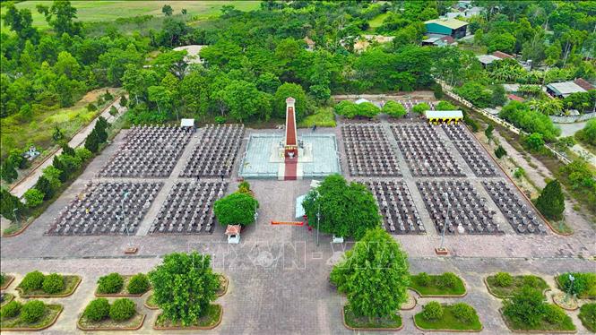Nghĩa trang Liệt sĩ Hương Khê là nơi an nghỉ của hơn 750 liệt sĩ, trong đó có 84 phần mộ chưa xác định được thông tin. Ảnh: Hữu Quyết – TTXVN