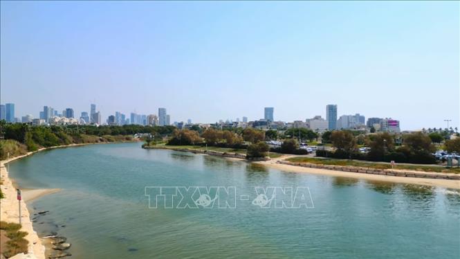 Sông Yarkon góp phần định hình diện mạo của thành phố Tel Aviv xanh và hiện đại. Ảnh: Thanh Bình - PV TTXVN tại Tel Aviv 