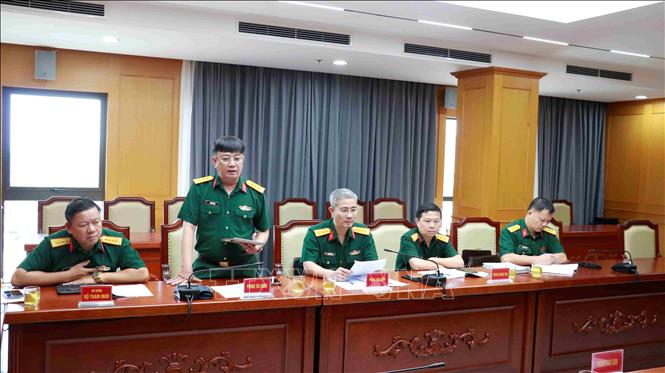 Đại biểu tham dự buổi làm việc phát biểu ý kiến. Ảnh: Bộ Tư lệnh Quân khu V/TTXVN phát