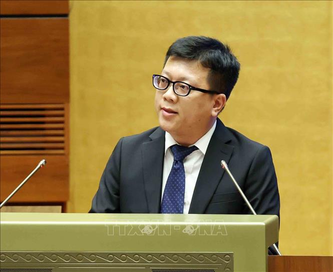 PGS. Lưu Anh Tuấn – Giám đốc điều hành Trung tâm Nghiên cứu Trí tuệ nhân tạo của Đại học VinUni trình bày tham luận tại hội nghị. Ảnh: Phương Hoa - TTXVN