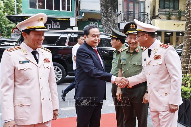 Lãnh đạo Bộ Công an đón Chủ tịch Quốc hội Trần Thanh Mẫn dự Lễ Kỷ niệm. Ảnh: Doãn Tấn - TTXVN