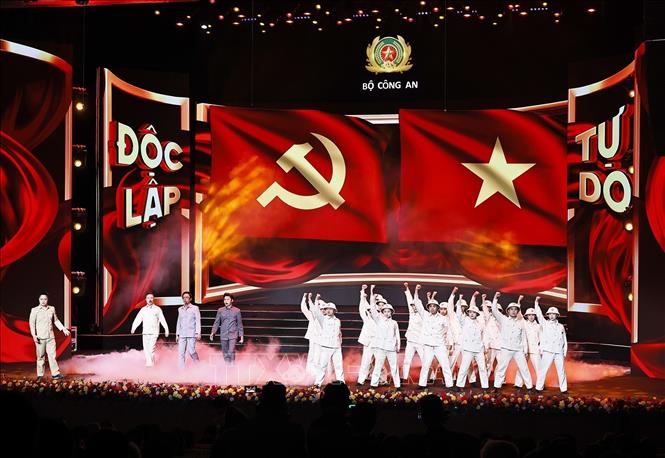 Chương trình văn nghệ chào mừng Lễ Kỷ niệm. Ảnh: Doãn Tấn - TTXVN