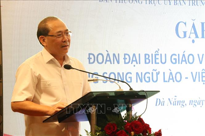 Phó Chủ tịch Ủy ban Trung ương MTTQ Việt Nam Hoàng Công Thủy phát biểu tại buổi đón tiếp Đoàn địa biểu Trường song ngữ Lào - Việt Nam Nguyễn Du (Vientiane, Lào). Ảnh: Khoa Chương - TTXVN
