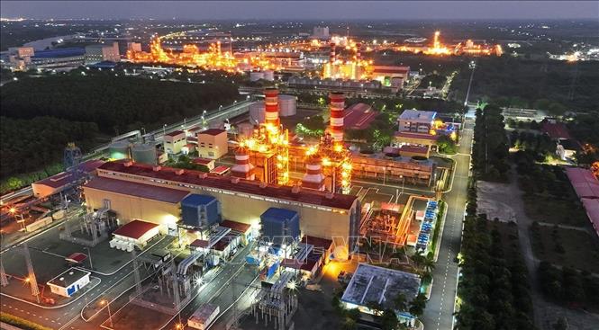 Nhà máy điện Cà Mau 1 và 2 (Công ty Điện lực dầu khí Cà Mau), tổng công suất 1.500 MW, ở xã Khánh An, tỉnh Cà Mau. Ảnh: Vũ Sinh - TTXVN