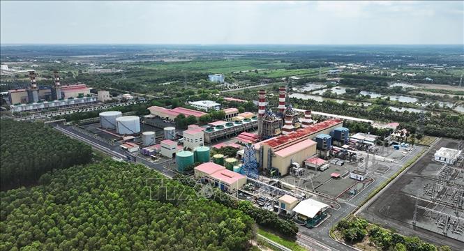Công ty Điện lực dầu khí Cà Mau (PV Power Ca Mau) ở xã Khánh An, tỉnh Cà Mau có 2 nhà máy điện, tổng công suất 1.500 MW, năm 2026 phấn đấu sản xuất và hoà lưới điện quốc gia 5,6 tỷ kWh. Ảnh: Vũ Sinh - TTXVN