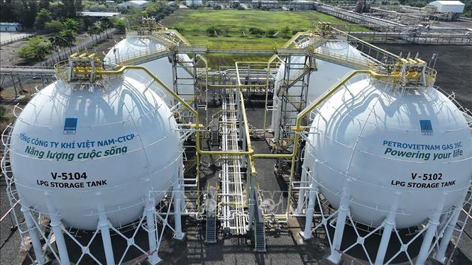 Bồn chứa khí của Nhà máy xử lý khí Cà Mau – Chi nhánh khí Tây Nam Bộ (Tổng công ty khí Việt Nam – CTCP) ở xã Khánh An, tỉnh Cà Mau. Ảnh: Vũ Sinh - TTXVN
