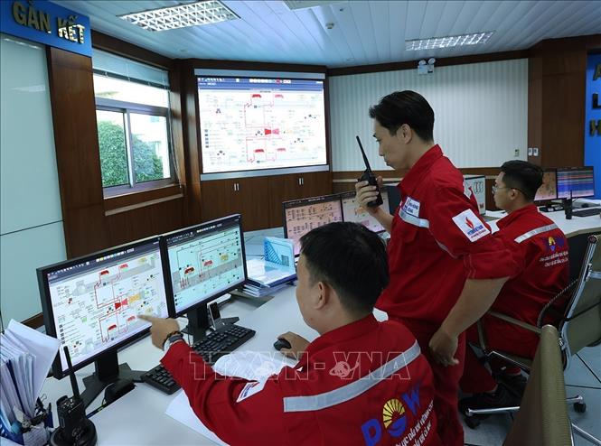 Trung tâm điều hành sản xuất phát điện ở nhà máy của Công ty Điện lực Dầu khí Cà Mau. Ảnh: Vũ Sinh - TTXVN