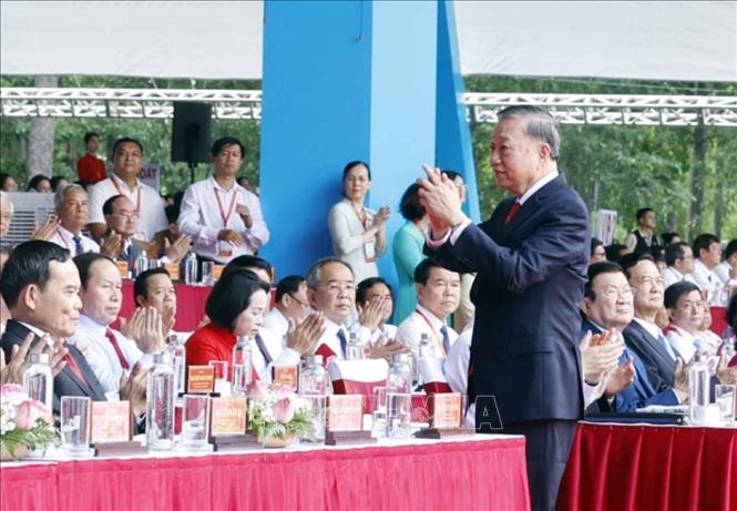 Tổng Bí thư, Chủ tịch nước Tô Lâm, các đồng chí lãnh đạo, nguyên lãnh đạo Đảng, Nhà nước dự Lễ kỷ niệm. Ảnh: Thống Nhất – TTXVN