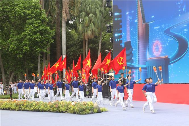 Tiếc mục biểu diễn của lực lượng Thể dục thể thao TP. Hồ Chí Minh tại Lễ kỷ niệm 50 năm Ngày Sài Gòn – Gia Định chính thức vinh dự mang tên Chủ tịch Hồ Chí Minh Minh. Ảnh: Thanh Vũ – TTXVN