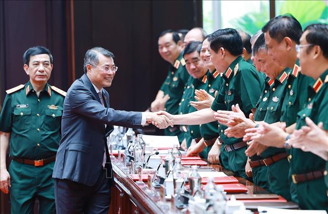 Thủ tướng Lê Minh Hưng với các đại biểu dự Hội nghị quân chính toàn quân 6 tháng đầu năm 2026. Ảnh: Dương Giang - TTXVN
