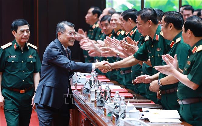Thủ tướng Lê Minh Hưng với các đại biểu dự Hội nghị quân chính toàn quân 6 tháng đầu năm 2026. Ảnh: Dương Giang - TTXVN
