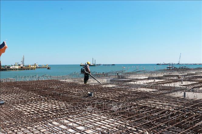 Cảng biển Mỹ Thủy có vốn đầu tư 15.000 tỷ đồng. Ảnh: Tường Vi – TTXVN