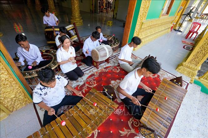 Nhạc ngũ âm (gọi là Pinn Peat) là loại hình nghệ thuật hòa tấu mang tính chất nghi lễ truyền thống, được ví như 