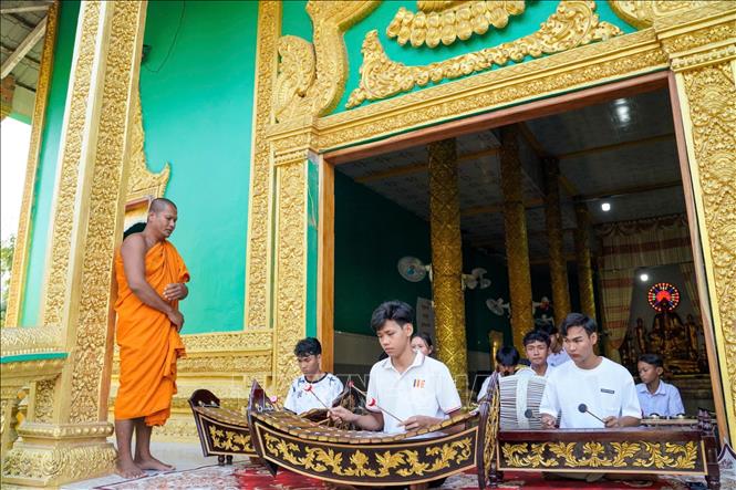 Nhạc ngũ âm (gọi là Pinn Peat) là loại hình nghệ thuật hòa tấu mang tính chất nghi lễ truyền thống, được ví như 