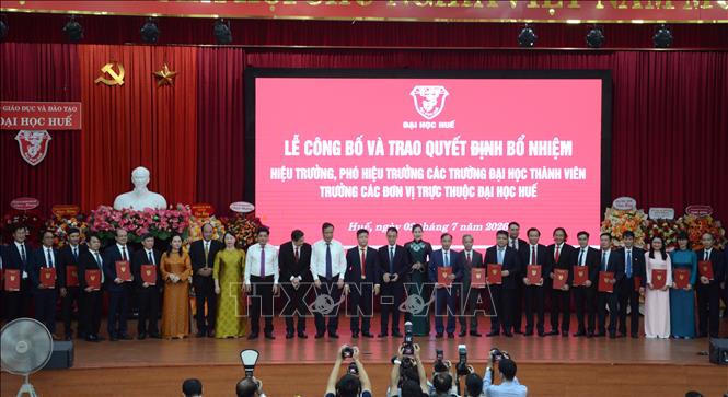 Đại học Huế bổ nhiệm Hiệu trưởng, Phó Hiệu trưởng các trường thành viên. Ảnh: Văn Dũng -TTXVN