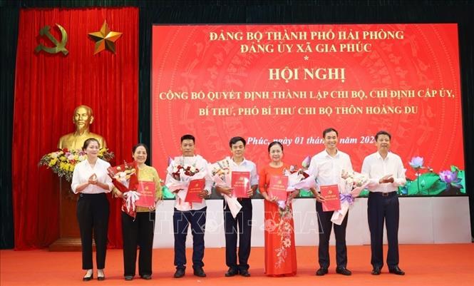 Xã Gia Phúc, thành phố Hải Phòng tổ chức Hội nghị công bố Nghị quyết của Hội đồng nhân dân xã và các quyết định về sắp xếp, tổ chức lại các thôn; thành lập chi bộ thôn sau sắp xếp và kiện toàn đội ngũ cán bộ ở thôn. Ảnh: Mạnh Minh - TTXVN