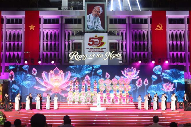 Tiết mục “Hồ Chí Minh đẹp nhất tên người”  tại cầu truyền hình 