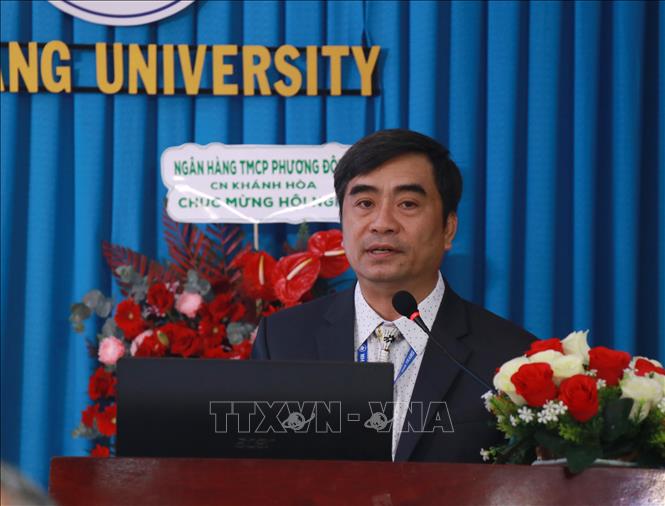 GS.TS Phạm Quốc Hùng, Phó Hiệu trưởng Trường Đại học Nha Trang, phát biểu khai mạc hội thảo. Ảnh: Phan Sáu - TTXVN