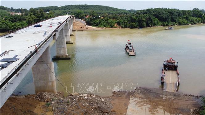 Cầu Hiếu Liêm đã hợp long và dự kiến đưa vào khai thác trong tháng 7/2026. Ảnh: Sỹ Tuyên - TTXVN