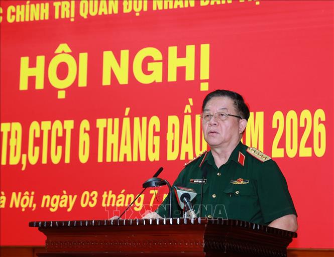Đại tướng Nguyễn Trọng Nghĩa, Ủy viên Bộ Chính trị, Bí thư Trung ương Đảng, Chủ nhiệm Tổng cục Chính trị QĐND Việt Nam phát biểu chỉ đạo. Ảnh: Trọng Đức - TTXVN