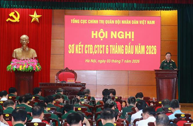 Đại tướng Nguyễn Trọng Nghĩa, Ủy viên Bộ Chính trị, Bí thư Trung ương Đảng, Chủ nhiệm Tổng cục Chính trị QĐND Việt Nam phát biểu chỉ đạo. Ảnh: Trọng Đức - TTXVN