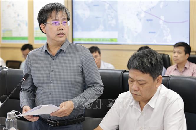 Ông Mai Văn Khiêm, Giám đốc Trung tâm Dự báo Khí tượng Thuỷ văn Quốc gia, Bộ Nông nghiệp và Môi trường phát biểu tại cuộc Họp. Ảnh: Lê Đông - TTXVN