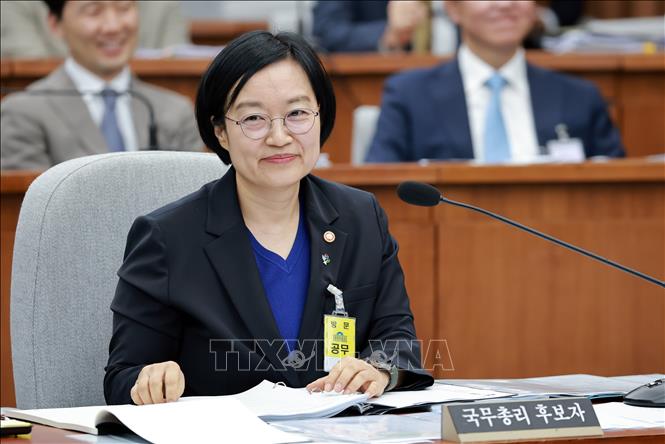 Ngày 30/6/2026, Tổng thống Hàn Quốc Lee Jae Myung đã ký quyết định phê chuẩn bổ nhiệm bà Han Sung Sook (ảnh) làm Thủ tướng, ngay sau khi Quốc hội thông qua nghị quyết về nhân sự. Bà Han chính thức nhậm chức từ ngày 1/7, trở thành Thủ tướng thứ 50 trong lịch sử Hàn Quốc, đồng thời là người đứng đầu Chính phủ thứ hai dưới thời Tổng thống Lee Jae Myung. Ảnh: YONHAP/TTXVN phát