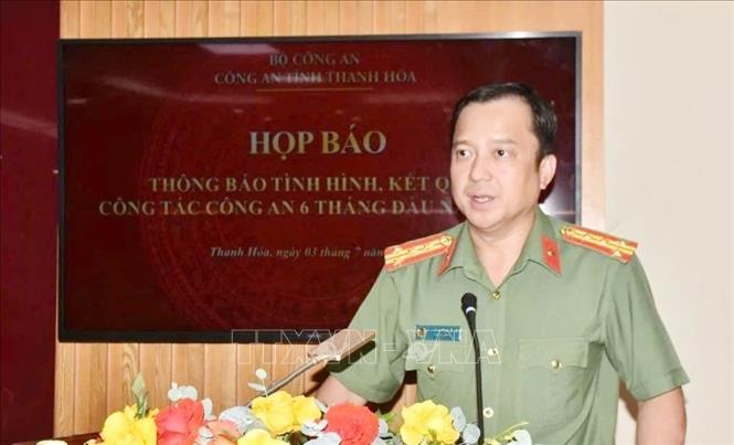 Đại tá Trần Thái Quang Hoàng, Phó Giám đốc Công an tỉnh phát biểu tại buổi họp báo cung cấp thông tin. Ảnh: Việt Hoàng – TTXVN

