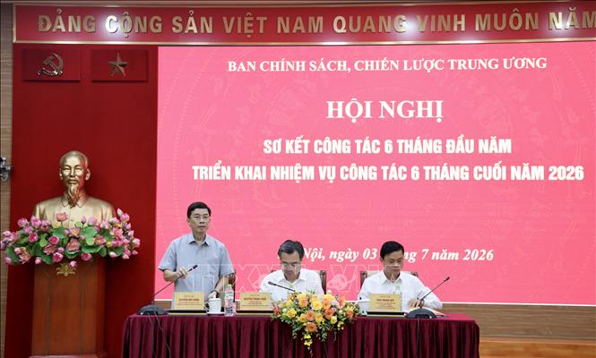 Các đồng chí điều hành hội nghị. Ảnh: TTXVN