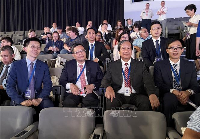 Đoàn đại biểu Việt Nam tham dự phiên khai mạc Đại hội lần thứ 40 của đảng Cộng sản Pháp (PCF). Ảnh: Hữu Chiến - PV TTXVN tại Pháp