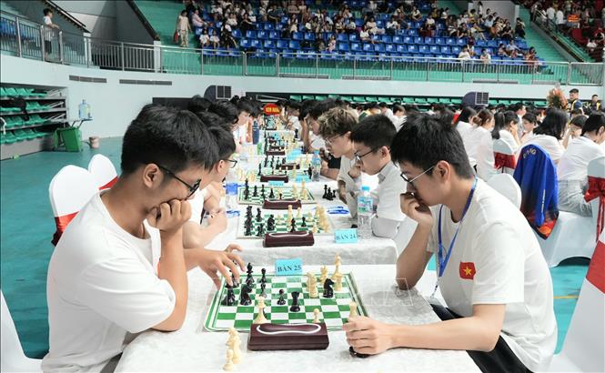 Các vận động viên tranh tài ở nội dung U20 nam. Ảnh: Đồng Thúy - TTXVN