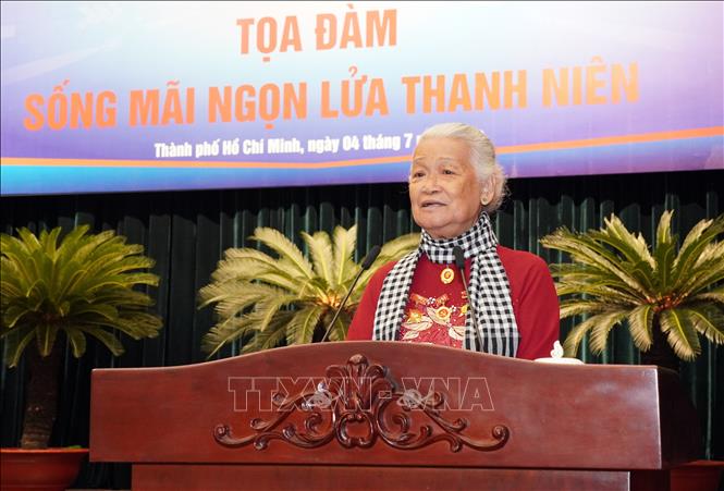 Họa sĩ Đặng Ái Việt, Anh hùng Lao động thời kỳ đổi mới, chia sẻ những ký ức về một thời tuổi trẻ cống hiến, chiến đấu tại tọa đàm 