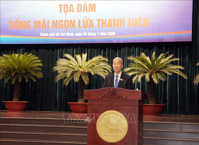 Ông Nguyễn Hữu Châu, Phó Chủ nhiệm Thường trực Câu lạc bộ Truyền thống kháng chiến Đoàn Thanh niên các cơ quan Trung ương Cục miền Nam phát biểu tại toạ đàm 