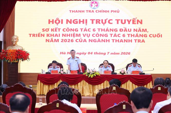 Tổng Thanh tra Chính phủ Nguyễn Quốc Đoàn và các đồng chí Phó Tổng Thanh tra chủ trì. Ảnh: Văn Điệp - TTXVN