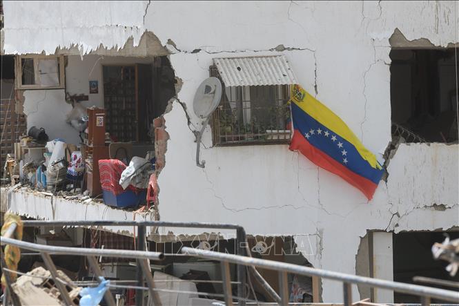 Chủ tịch Quốc hội Venezuela Jorge Rodríguez ngày 1/7/2026 thông báo nước này đã tiếp nhận hơn 700.000 tấn hàng viện trợ nhân đạo quốc tế nhằm phục vụ công tác khắc phục hậu quả sau hai trận động đất mạnh xảy ra hôm 24/6. Tính đến thời điểm hiện tại, động đất đã làm 2.295 người thiệt mạng và 11.267 người bị thương. Hơn 4.000 nhân viên cứu hộ và tình nguyện viên trong nước cũng như quốc tế đã giải cứu được 6.461 người, trong khi hàng nghìn người vẫn đang mất tích. Ảnh: THX/TTXVN phát