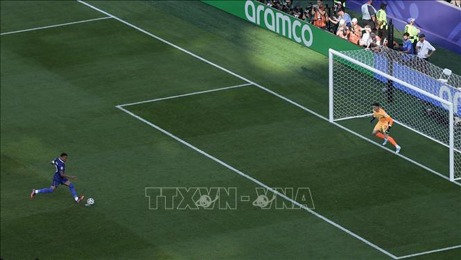 Kylian Mbappe lập công trên chấm 11m, giúp Pháp đánh bại Paraguay 1-0. Ảnh: THX/TTXVN phát