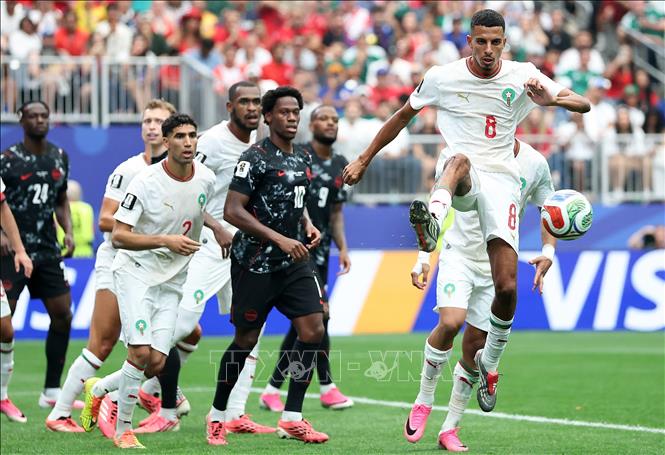 Tiền vệ Morocco Azzedine Ounahi (phải) ghi bàn mở tỷ số 1-0 cho đội nhà. Ảnh: THX/TTXVN phát