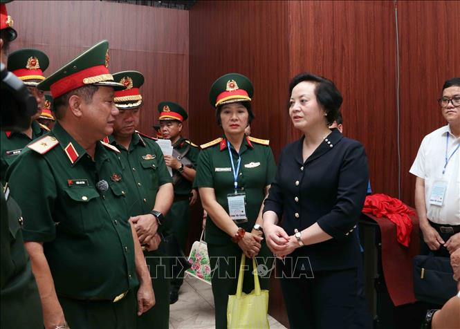 Phó Thủ tướng Phạm Thị Thanh Trà chỉ đạo Bộ Tư lệnh Quân khu 7, UBND Thành phố Hồ Chí Minh chuẩn bị chu đáo, chi tiết phương án tìm kiếm, quy tập hài cốt liệt sĩ. Ảnh: Xuân Khu - TTXVN