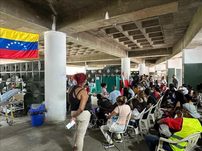 Người dân Venezuela chờ được khám, điều trị tại điểm hỗ trợ y tế do Ấn Độ triển khai. Ảnh: Bộ Ngoại giao Ấn Độ/TTXVN phát
