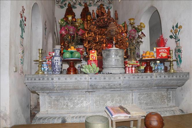 Bệ đá Long Hoa được đặt tại không gian chính điện của chùa Thượng Nương, xã Liêm Hà, tỉnh Ninh Bình. Ảnh: Thùy Dung - TTXVN