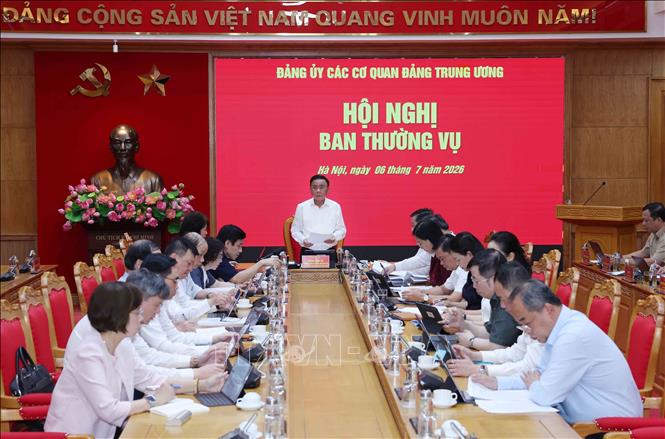 Đồng chí Trần Cẩm Tú, Uỷ viên Bộ Chính trị, Thường trực Ban Bí thư, Bí thư Đảng uỷ các cơ quan Đảng Trung ương chủ trì Hội nghị. Ảnh: Phương Hoa - TTXVN
