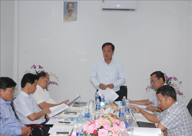 Ông Huỳnh Quốc Việt, Phó Bí thư thường trực Tỉnh ủy Cà Mau phát biểu tại buổi làm việc. Ảnh: Tuấn Kiệt – TTXVN