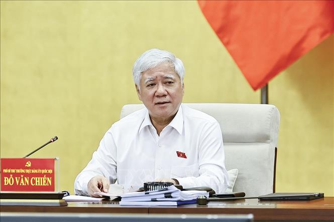 Phó Bí thư Thường trực Đảng uỷ Quốc hội Đỗ Văn Chiến phát biểu. Ảnh: Doãn Tấn - TTXVN