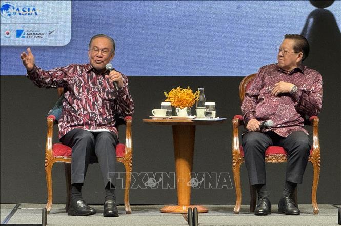 Thủ tướng Malaysia Anwar Ibrahim trao đổi tại APR 2026, khẳng định ASEAN là pháo đài khu vực nhưng không biệt lập mà tham gia tích cực với các nước khác. Ảnh: Viên Luyến – Phóng viên TTXVN tại Malaysia
