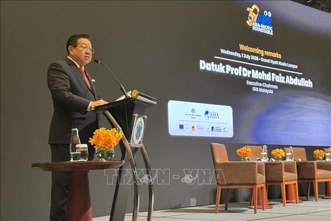 Chủ tịch Điều hành ISIS Mohd Faiz Abdullah khai mạc APR 2026, nhấn mạnh ASEAN cần đẩy nhanh năng lực hành động trước các cú sốc và bất ổn địa chính trị toàn cầu. Ảnh: Viên Luyến - Phóng viên TTXVN tại Malaysia
