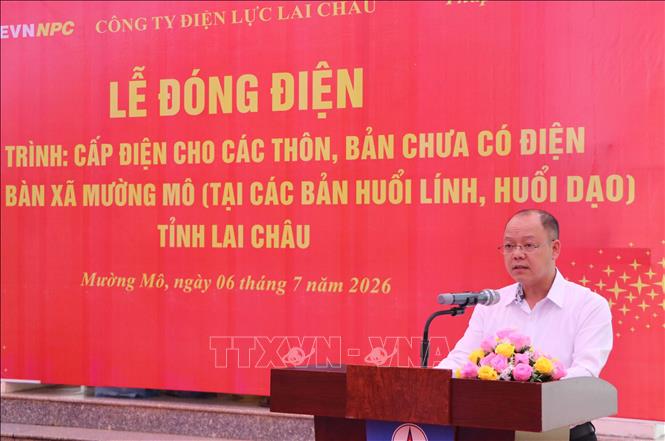 Giám đốc Công ty Điện lực Lai Châu Trần Kim Long phát biểu tại buổi lễ. Ảnh: Nguyễn Oanh - TTXVN