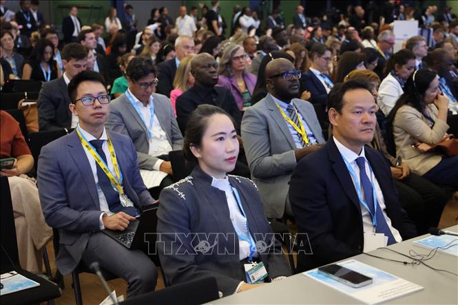 Đoàn Việt Nam tham dự sự kiện “Global Dialogue on AI Governance”. Ảnh: Anh Hiển - PV TTXVN tại Thụy Sĩ